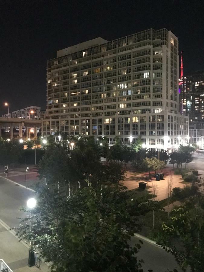 Executive 1 Bedroom Condo Sleeps 2 Toronto Ngoại thất bức ảnh