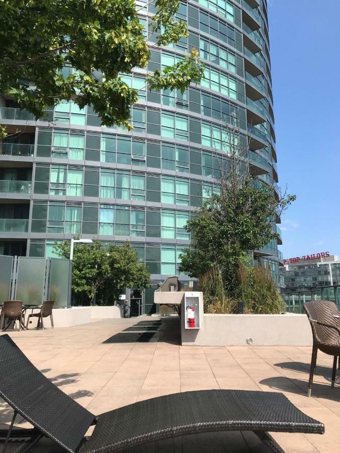 Executive 1 Bedroom Condo Sleeps 2 Toronto Ngoại thất bức ảnh